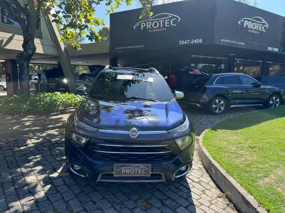 FIAT TORO 2.0 16V TURBO DIESEL RANCH 4WD AT9 FIAT TORO 2.0 16V TURBO DIESEL RANCH 4WD AT9